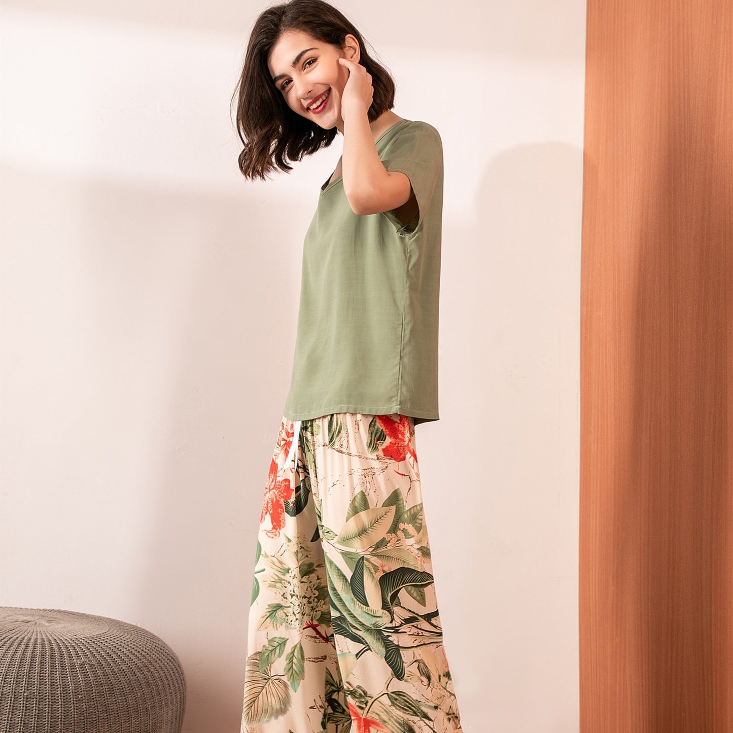 Big Leaf Printed V-Neck Loose Pajamas